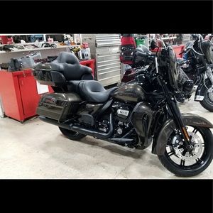 Meet your Posher, Troy